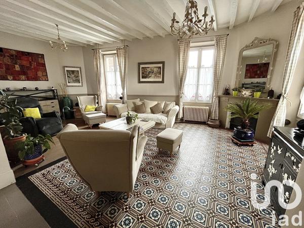 Demeure 12 pièces de 282 m² à Chaumont-en-Vexin (60240)