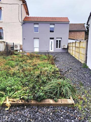 Maison entièrement rénovée 2 chambres avec jardin et garage.