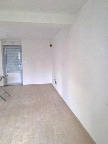 Maison entièrement rénovée 2 chambres avec jardin et garage.