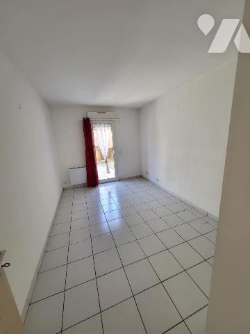 APPARTEMENT AVEC TERRASSE ET JARDINET 