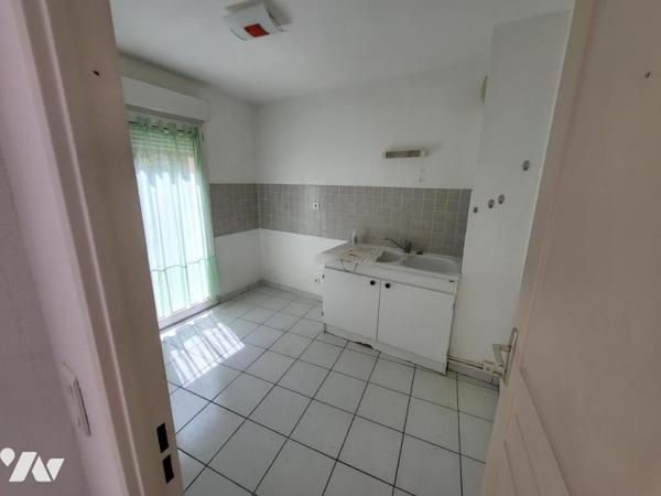 APPARTEMENT AVEC TERRASSE ET JARDINET 
