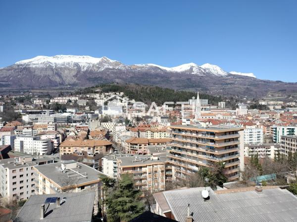 Appartement en rez de chaussée de 70m² avec terrasse,cave,parking privatif  sur les hauteurs de Gap