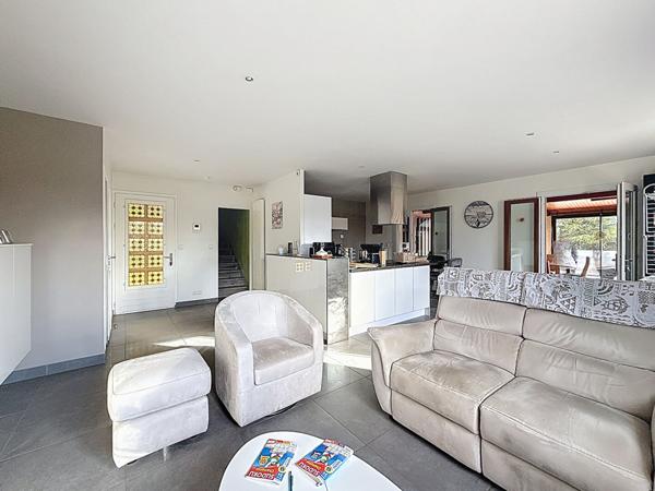 Maison familiale de 133 m² avec piscine pool house, atelier sur terrain arboré de 2 000 m²