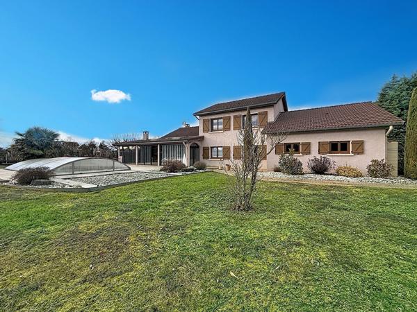 Maison familiale de 133 m² avec piscine pool house, atelier sur terrain arboré de 2 000 m²