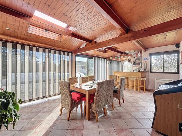 Maison familiale de 133 m² avec piscine pool house, atelier sur terrain arboré de 2 000 m²