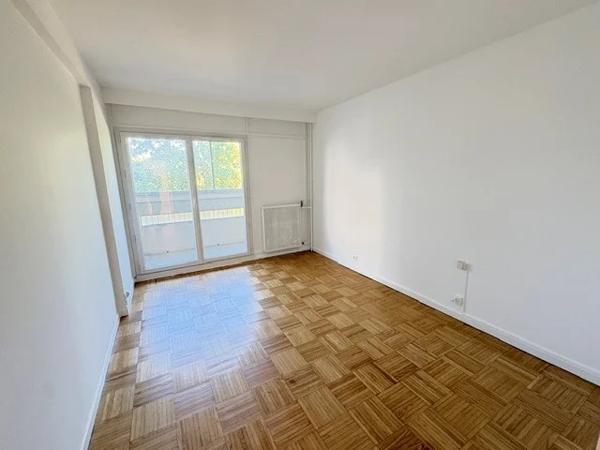 APPARTEMENT T4 A LOUER - CALUIRE ET CUIRE Montessuy-Ouest 84.64 m 2 1 375 € charges comprises par mois