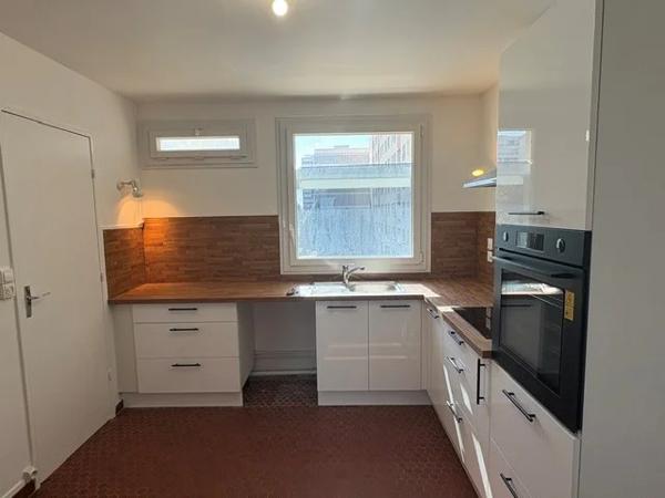 APPARTEMENT T4 A LOUER - CALUIRE ET CUIRE Montessuy-Ouest 84.64 m 2 1 375 € charges comprises par mois