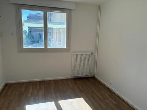 APPARTEMENT T4 A LOUER - CALUIRE ET CUIRE Montessuy-Ouest 84.64 m 2 1 375 € charges comprises par mois