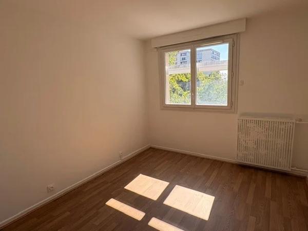 APPARTEMENT T4 A LOUER - CALUIRE ET CUIRE Montessuy-Ouest 84.64 m 2 1 375 € charges comprises par mois