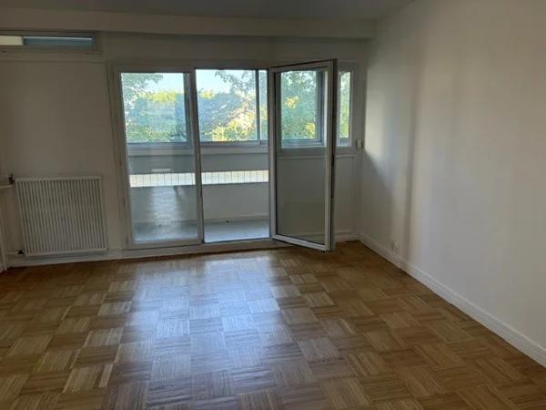 APPARTEMENT T4 A LOUER - CALUIRE ET CUIRE Montessuy-Ouest 84.64 m 2 1 375 € charges comprises par mois