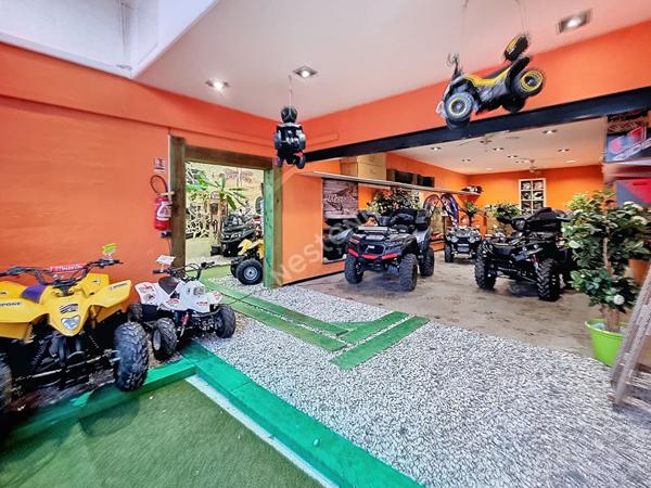 Fonds de commerce Cuers Dans une Zone d'ativité - Locaux d'environ 230m²