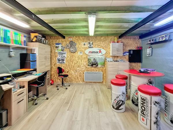 Fonds de commerce Cuers Dans une Zone d'ativité - Locaux d'environ 230m²