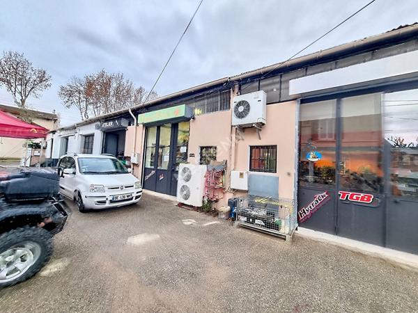 Fonds de commerce Cuers Dans une Zone d'ativité - Locaux d'environ 230m²