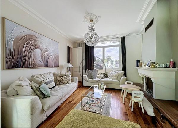 Vente                                                      Maison de ville
                        
                     7 pièces                      190 m2                     à Saint-Quentin