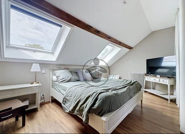 Vente                                                      Maison de ville
                        
                     7 pièces                      190 m2                     à Saint-Quentin