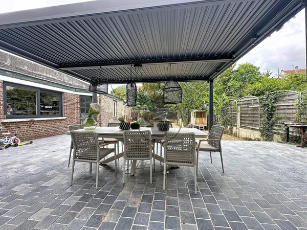 Vente                                                      Maison de ville
                        
                     7 pièces                      190 m2                     à Saint-Quentin