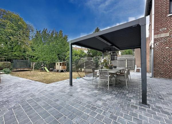 Vente                                                      Maison de ville
                        
                     7 pièces                      190 m2                     à Saint-Quentin