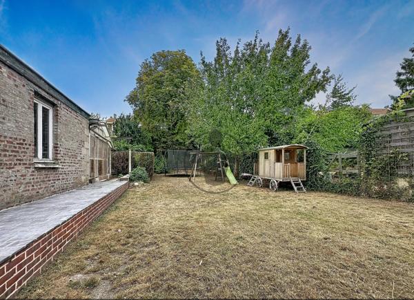 Vente                                                      Maison de ville
                        
                     7 pièces                      190 m2                     à Saint-Quentin