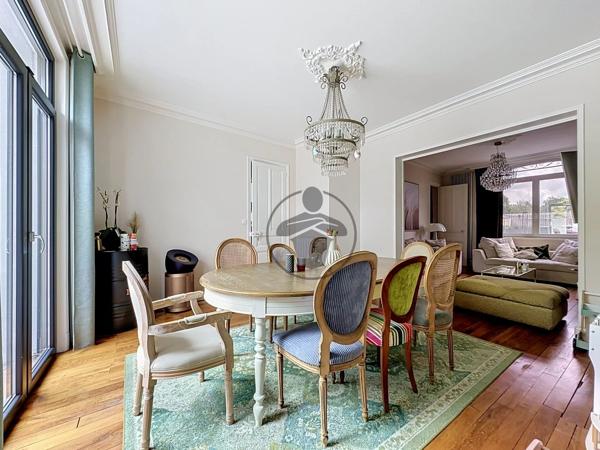 Vente                                                      Maison de ville
                        
                     7 pièces                      190 m2                     à Saint-Quentin