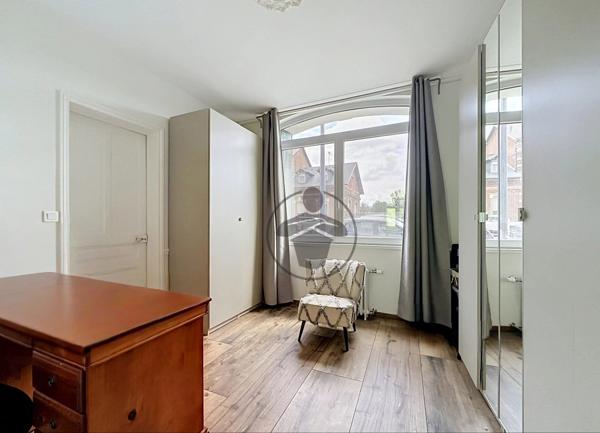 Vente                                                      Maison de ville
                        
                     7 pièces                      190 m2                     à Saint-Quentin