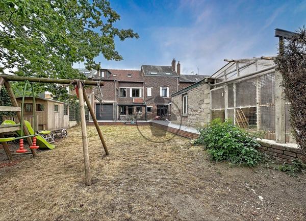 Vente                                                      Maison de ville
                        
                     7 pièces                      190 m2                     à Saint-Quentin
