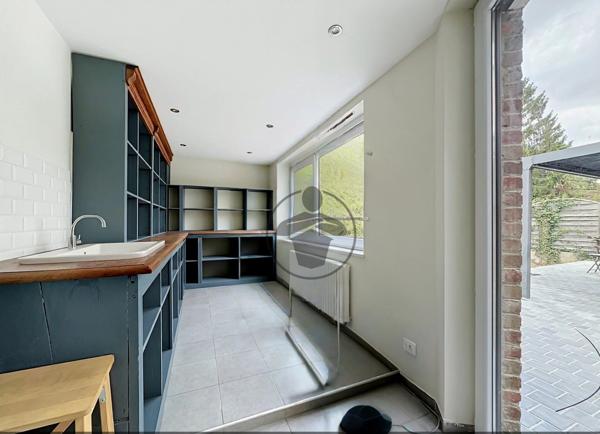 Vente                                                      Maison de ville
                        
                     7 pièces                      190 m2                     à Saint-Quentin