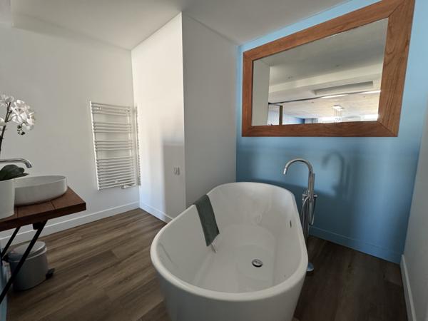 Marseille (13007) VENTE APPARTEMENT TYPE 3 LOFT MAGNIFIQUE QUAI RIVE NEUVE BALCON VUE VIEUX PORT 13007 MARSEILLE