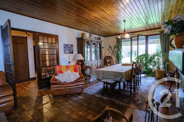 Maison à vendre  4 pièces - 118 m 2   STE SOULLE  - 17