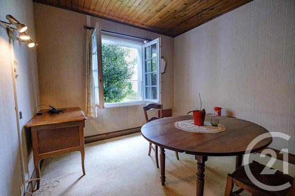 Maison à vendre  4 pièces - 118 m 2   STE SOULLE  - 17