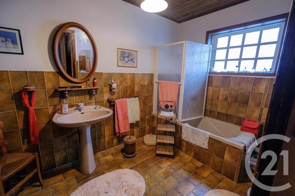 Maison à vendre  4 pièces - 118 m 2   STE SOULLE  - 17