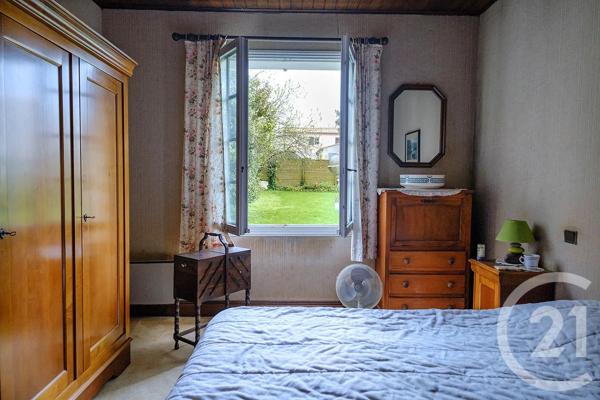 Maison à vendre  4 pièces - 118 m 2   STE SOULLE  - 17