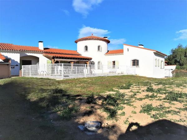 Maison T10 piscine, grand jardin en vente à ST-FELIU D'AVALL