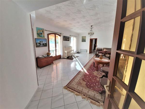 Maison T10 piscine, grand jardin en vente à ST-FELIU D'AVALL