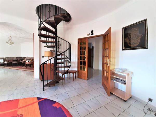 Maison T10 piscine, grand jardin en vente à ST-FELIU D'AVALL