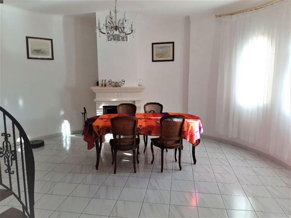 Maison T10 piscine, grand jardin en vente à ST-FELIU D'AVALL