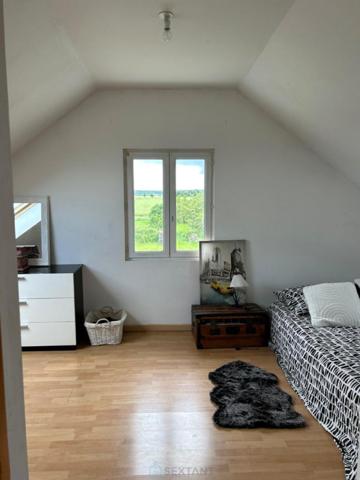 Maison sur sous-sol, 4 chambres, garage, terrain constructible