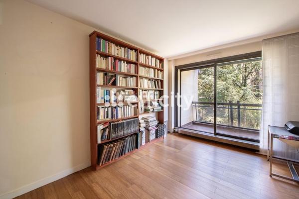 Appartement
         5 pièces
        - 148 m² Bien prestige 1 310 000 € *