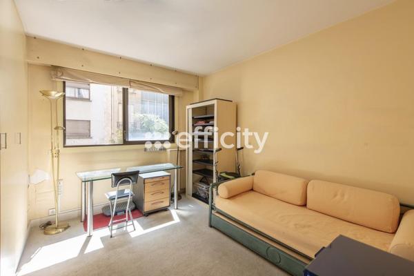 Appartement
         5 pièces
        - 148 m² Bien prestige 1 310 000 € *