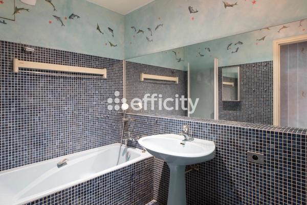 Appartement
         5 pièces
        - 148 m² Bien prestige 1 310 000 € *