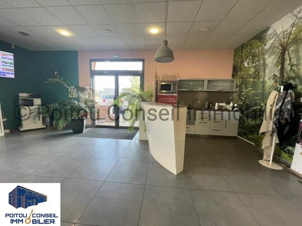 LOCAL D’ACTIVITE de 933m2 AVEC PARKING
