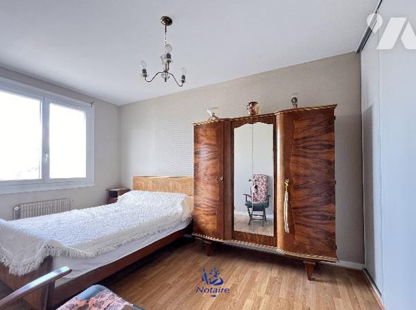 Limite LYON 8ème, T2 de 47,47 m² avec balcon cave et parking privatif.