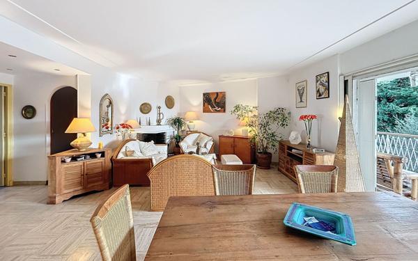 Appartement à vendre    3 pièces • 100 m2 Le Cannet