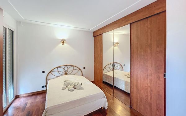 Appartement à vendre    3 pièces • 100 m2 Le Cannet