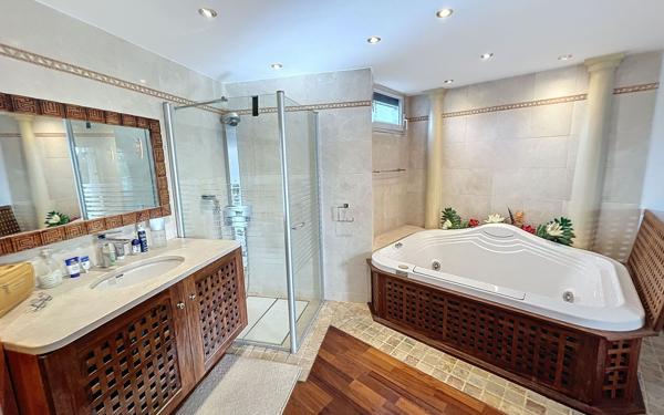 Appartement à vendre    3 pièces • 100 m2 Le Cannet