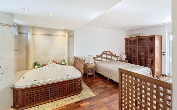 Appartement à vendre    3 pièces • 100 m2 Le Cannet