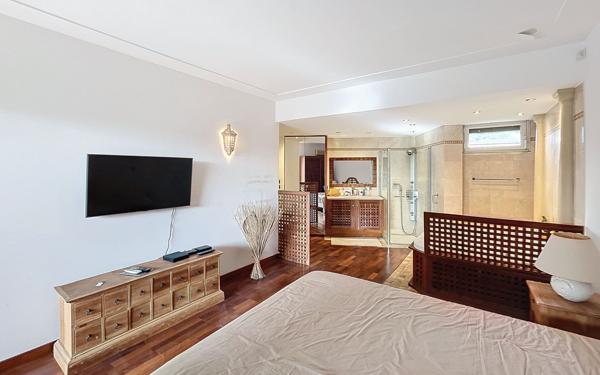 Appartement à vendre    3 pièces • 100 m2 Le Cannet