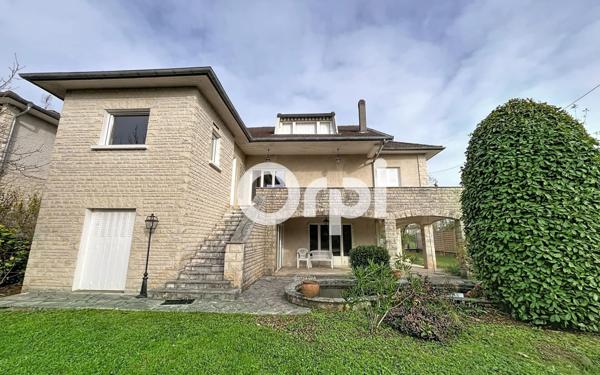 Maison à vendre    8 pièces • 260 m2 Brive-la-Gaillarde