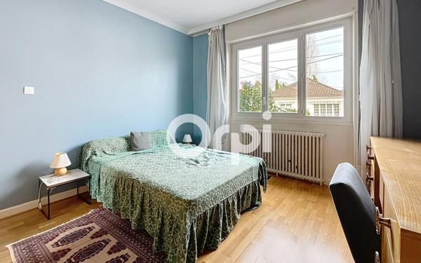 Maison à vendre    8 pièces • 260 m2 Brive-la-Gaillarde