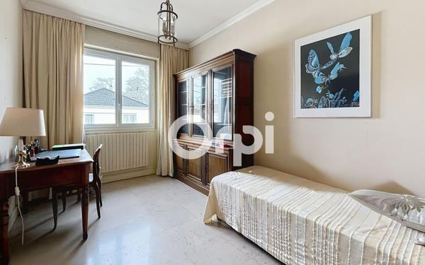 Maison à vendre    8 pièces • 260 m2 Brive-la-Gaillarde