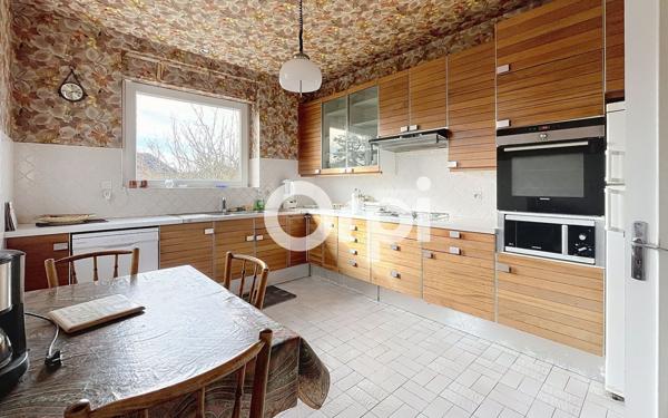 Maison à vendre    8 pièces • 260 m2 Brive-la-Gaillarde